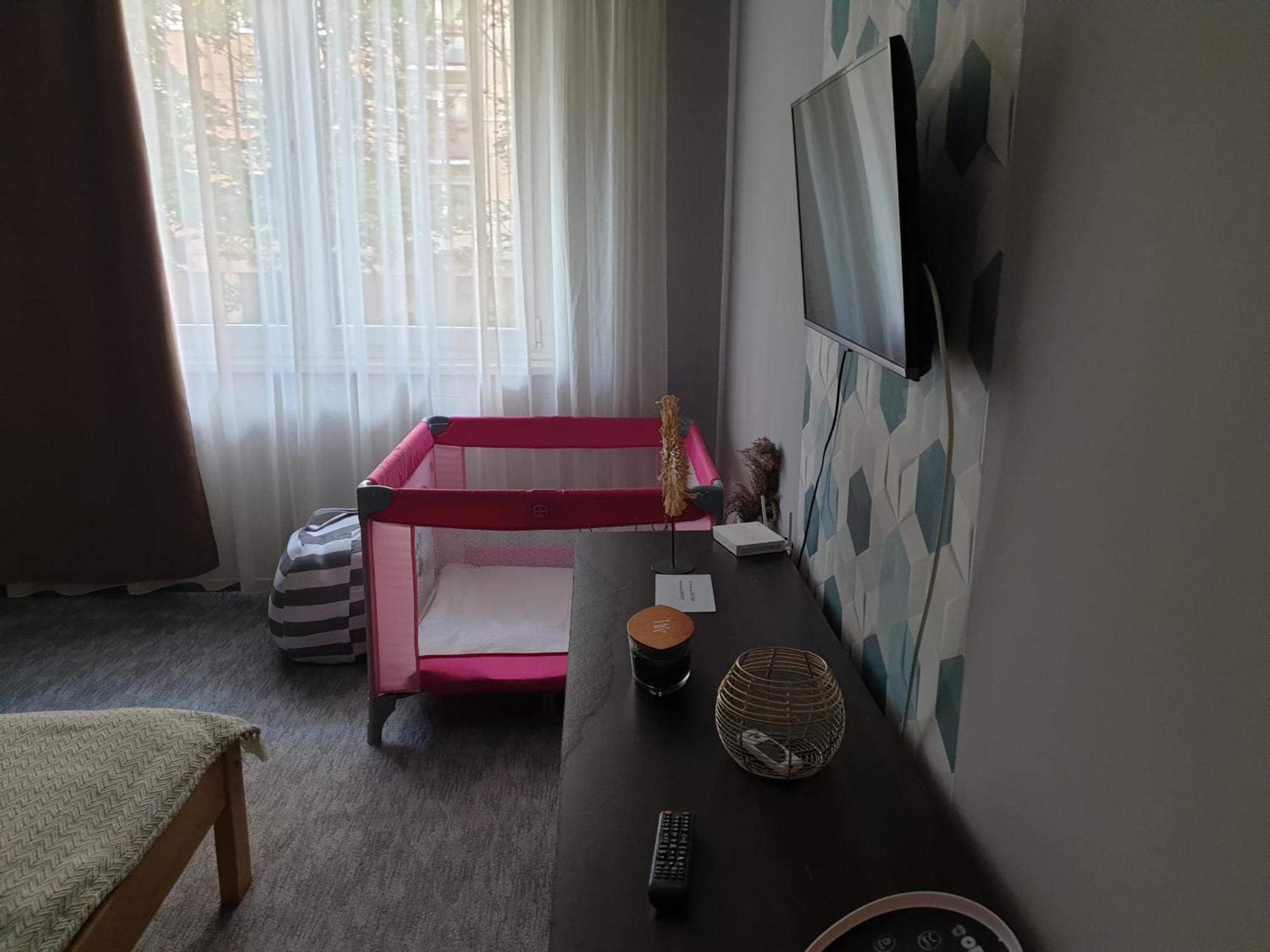 Dora Apartman Best Location & Free Parking Debreţin Exterior foto